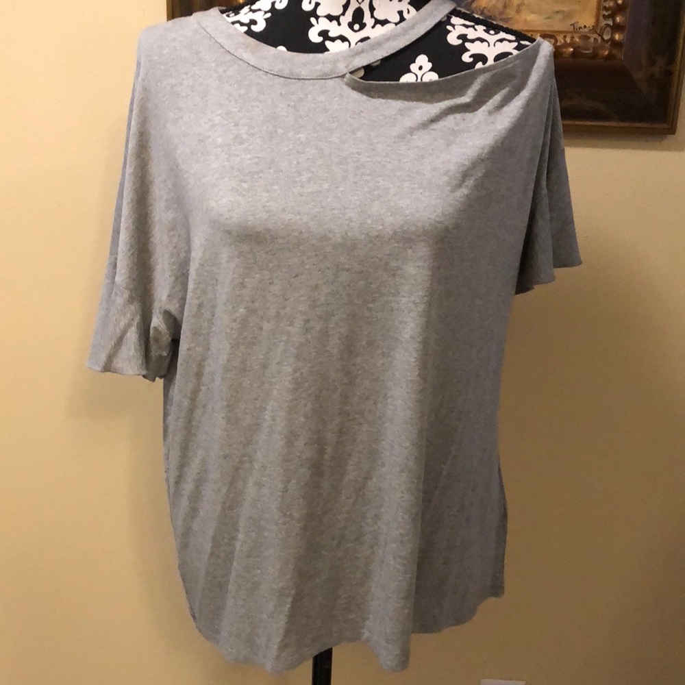 1. State open shoulder ruffled bell sleeves, 1 open shoulder unique top